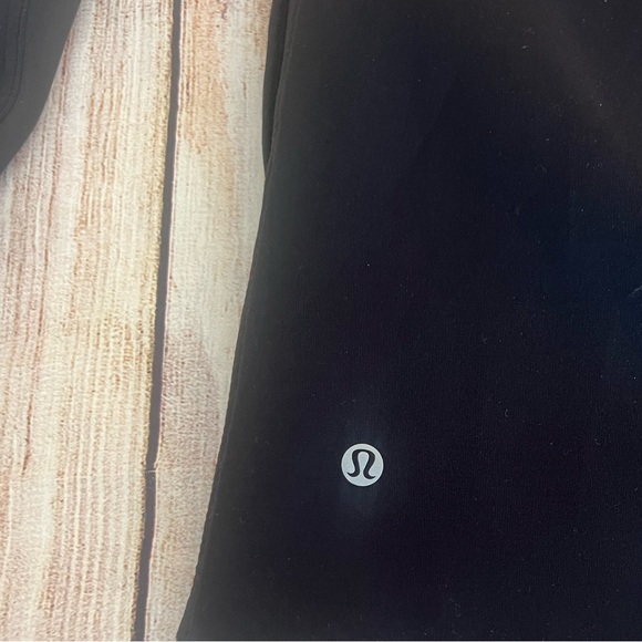 Black lululemon hoodie zip up jacket size 4 - Picture 6 of 6